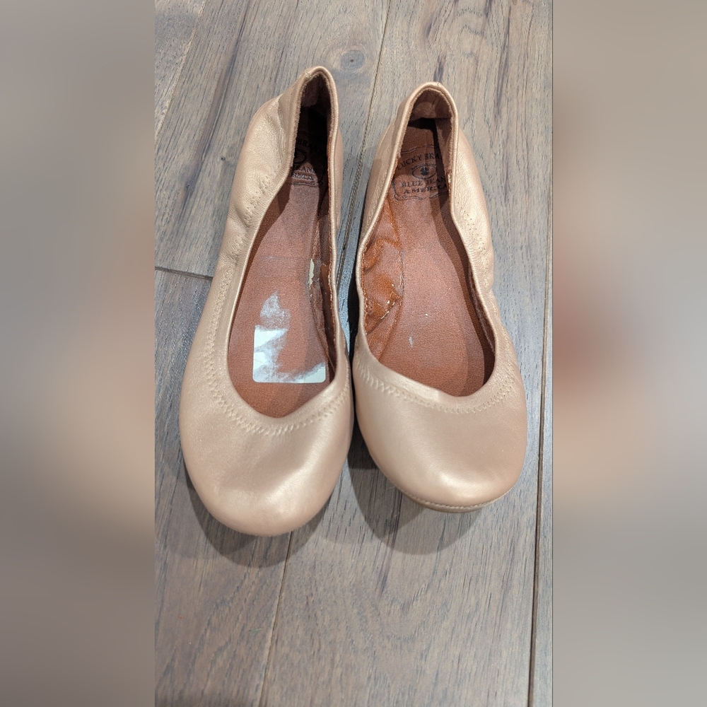 Lucky Brand Women's Beige Ballet Flats